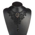 Collier gothique dentelle et perles